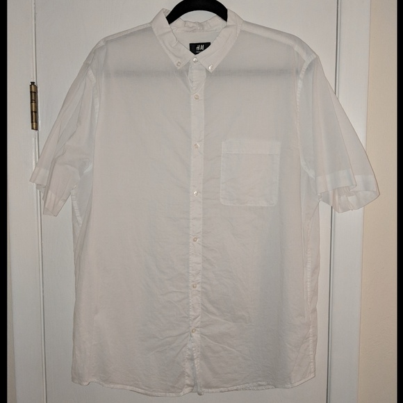 H&M Short Sleeve Button Up - Picture 1 of 3